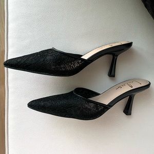 Black lace Pointed-Toe Mule Pumps size 6
